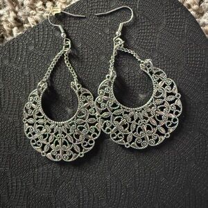 Elegant Silver Filigree Earrings 4